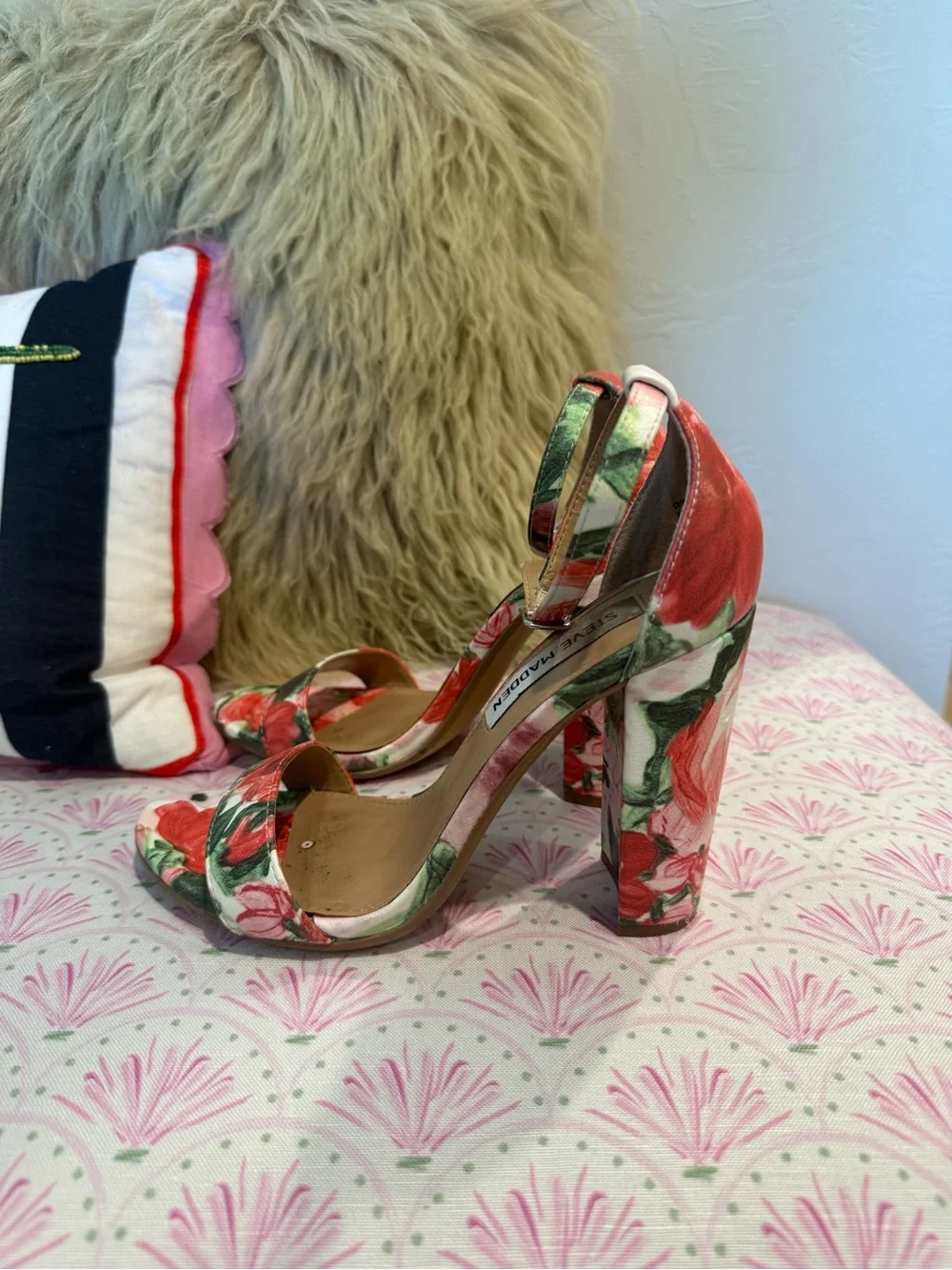 Steve Madden Carrson Sandals Floral Size 6